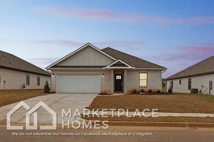 4 bed, 2.0 bath, 2106 sqft, $2,095 — Photo 2