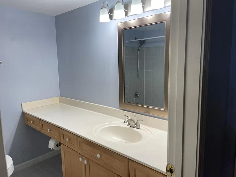 405 W 7th St #306 — Photo 16