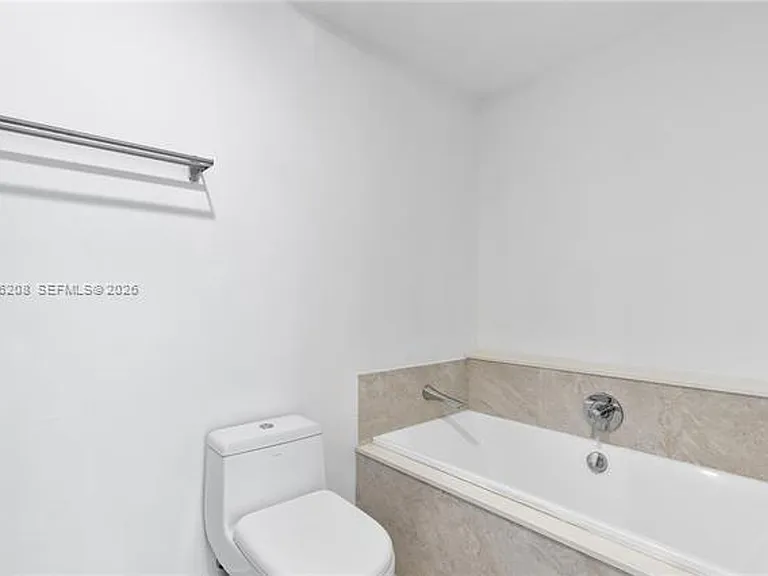 488 NE 18th St #1805 — Photo 34