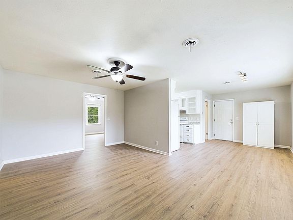 3rd image of 1721 Sandalwood Drive