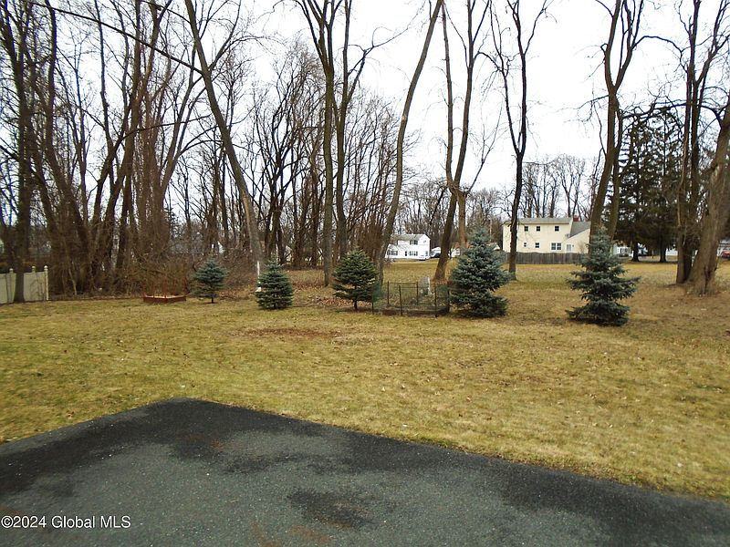 4th image of 40 Carroll Hill Court