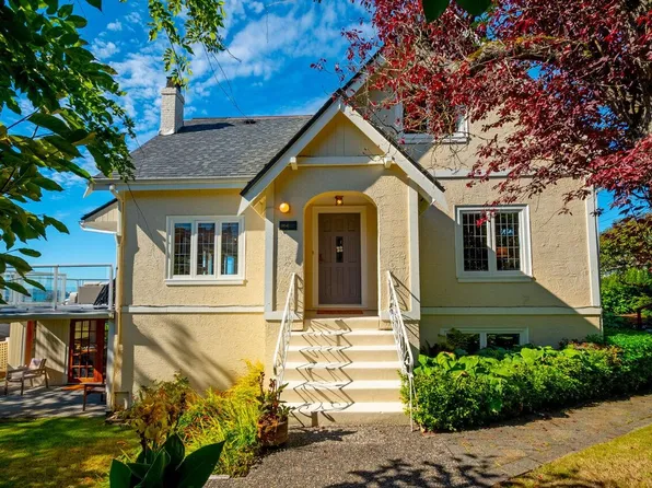1104 Esquimalt Ave, West Vancouver, BC V7T 1K1