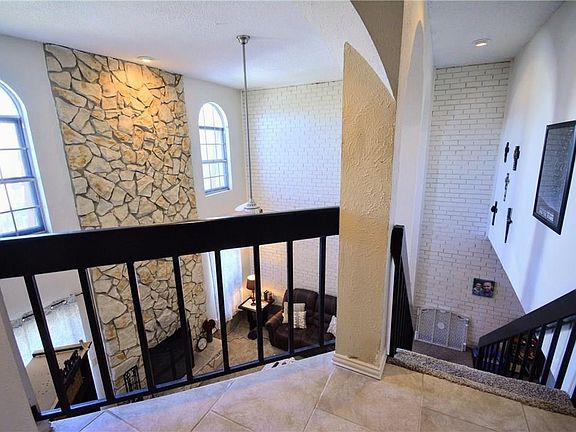 4th image of 2235 Seville Ct