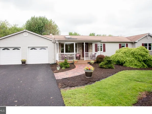 705 Schwenk Ml, Perkasie, PA 18944
