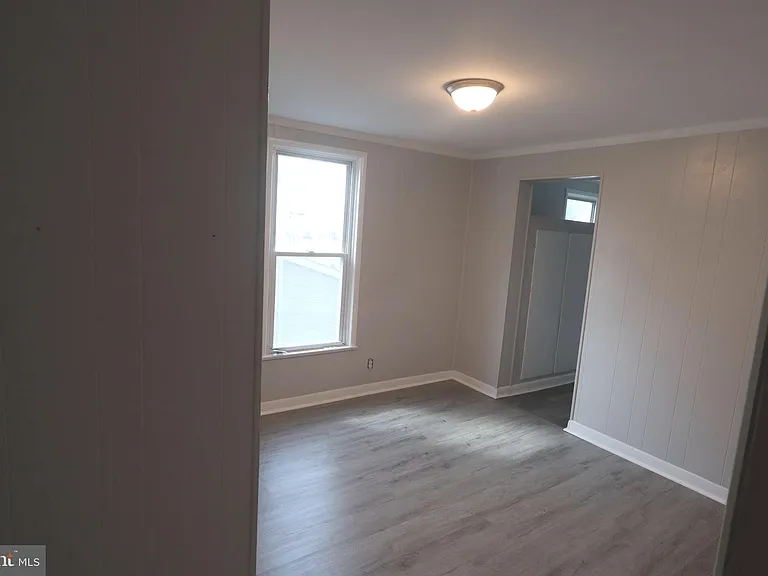 323 W North St — Photo 10