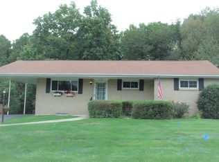 129 Surrey Dr, Delmont, PA