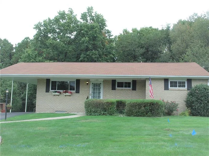 129 Surrey Dr photo 1