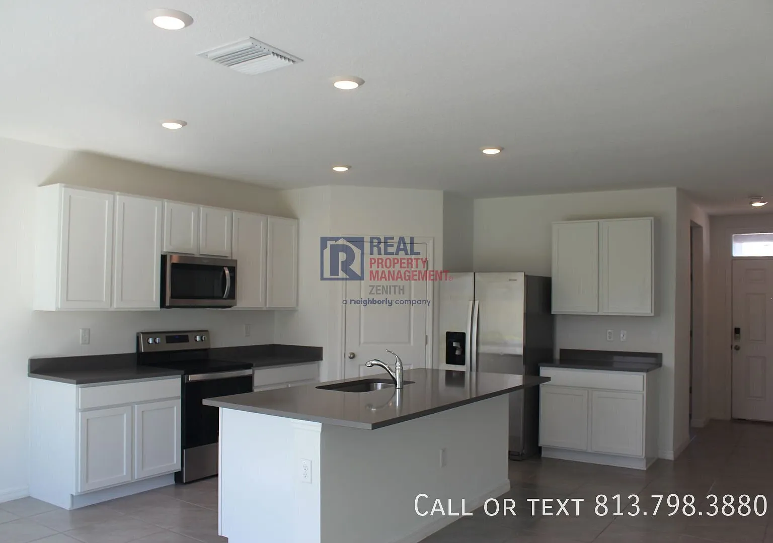 For Rent Beautiful 4-Bedroom Home With Large Fenced Backyard In Farm At Varrea — Photo 2
