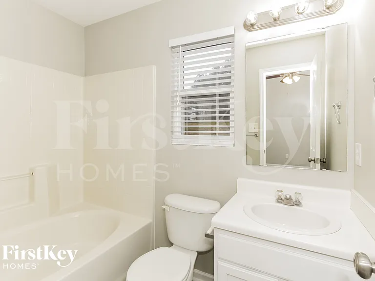 7307 Woodbourne Ln — Photo 10