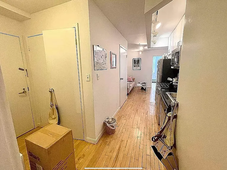 319 E 8th St #4B — Photo 10