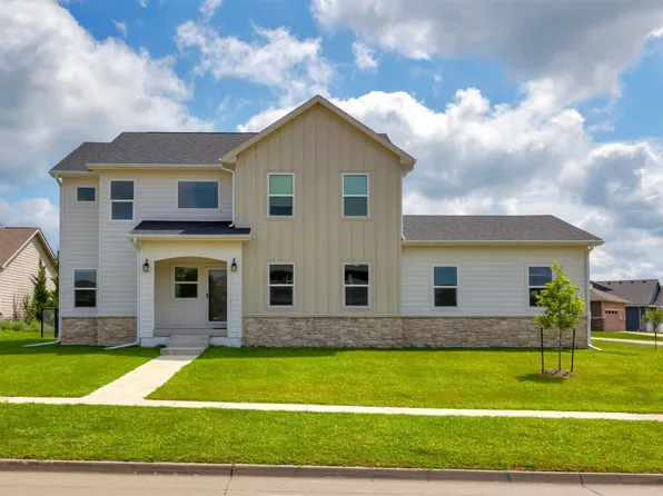 309 Sweetwater Cir, Polk City, IA 50226