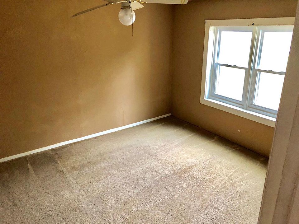 2nd image of 1560 SW 45th St