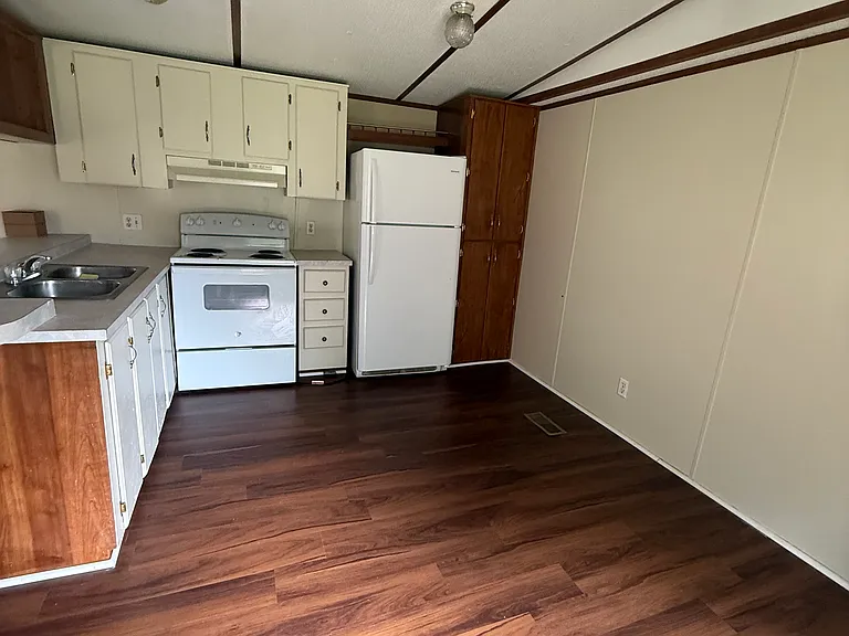607 Sand Ln — Photo 4