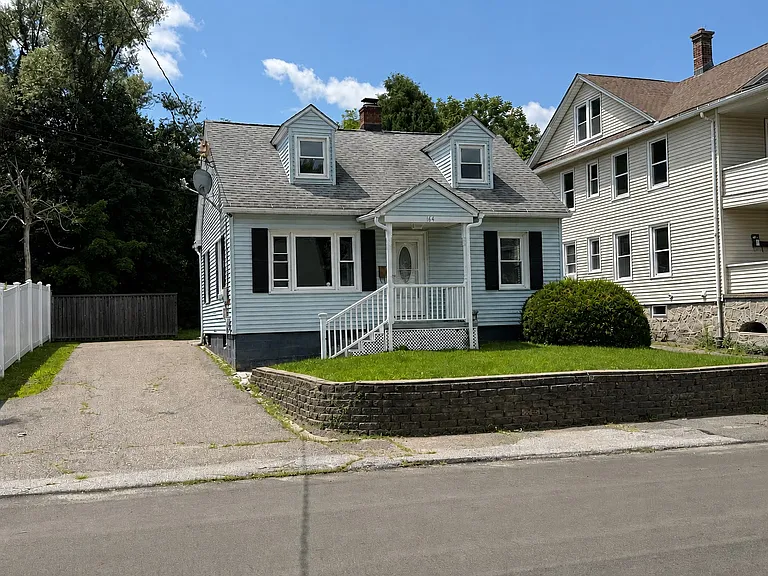 164 Beechwood Ave — Photo 1