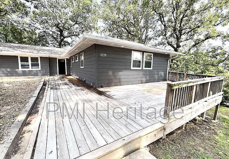 1139 N Sunset Dr — Photo 1