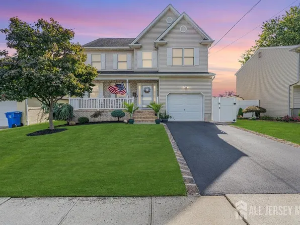 8 Harmony Way, Sewaren, NJ 07077