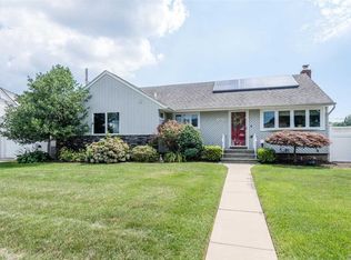 2810 Charles Rd, Wantagh, NY 11793