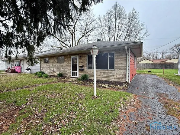 728 Oaklawn Ave, Fostoria, OH 44830