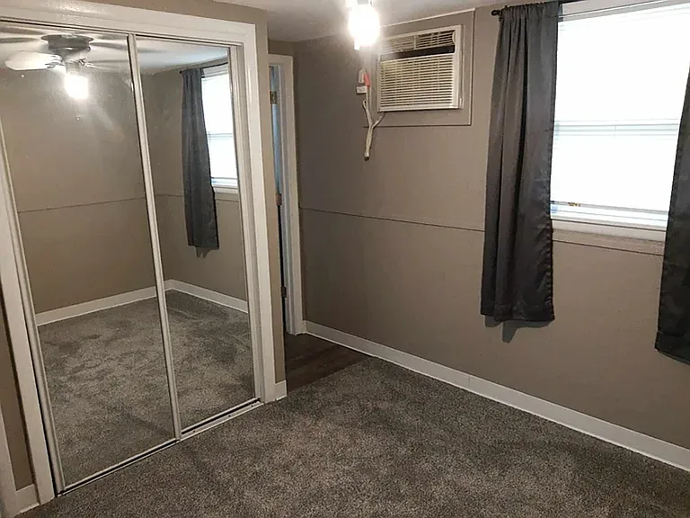 2101 Sloan St #4 — Photo 4