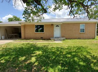 607 Henrietta St, Nocona, TX 76255