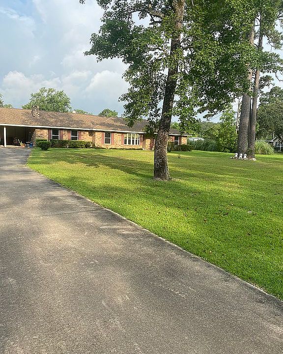  Large front yard