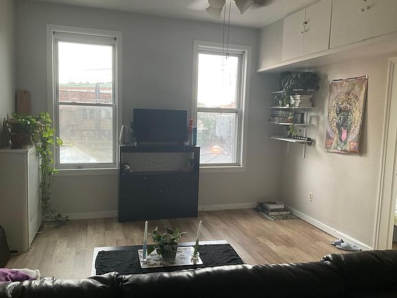 3rd image of 282 Magnolia Ave APT 12