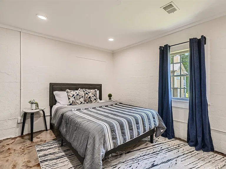 220 Bass St SE — Photo 13