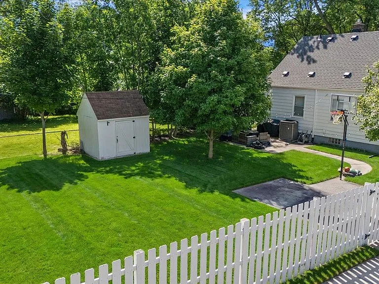 303 Midland Blvd — Photo 48
