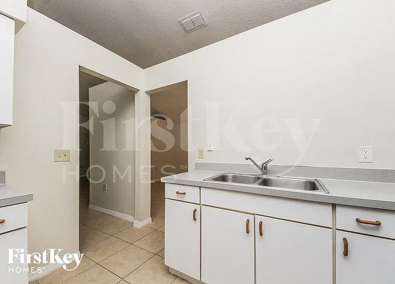815 Adour Dr — Photo 8
