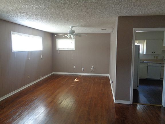 3rd image of 601 Westview Dr