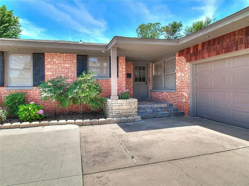 3 bed, 1.5 bath, 1393 sqft, $1,400 — Photo 3