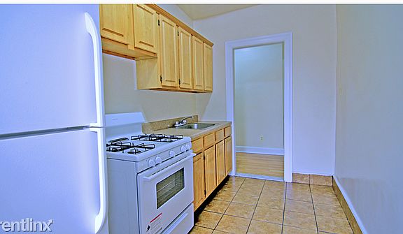 2nd image of 1621 Popham Ave