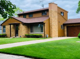 3323 Monroe St, Two Rivers, WI 54241