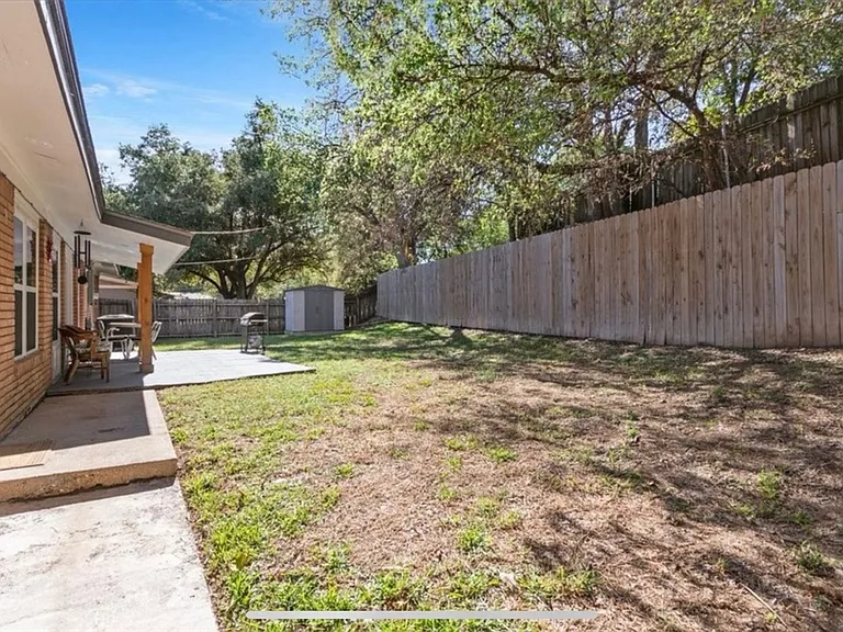 2316 Hermanson Dr — Photo 8