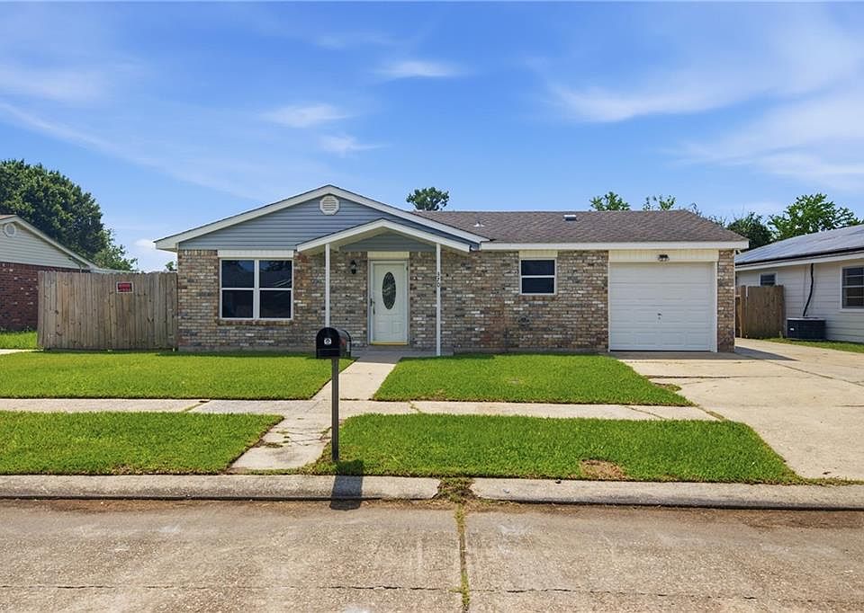 1st image of 370 Hester Dr