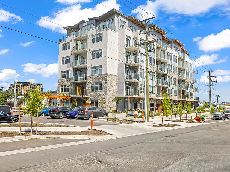 916 Lyall St #107 — Photo 22
