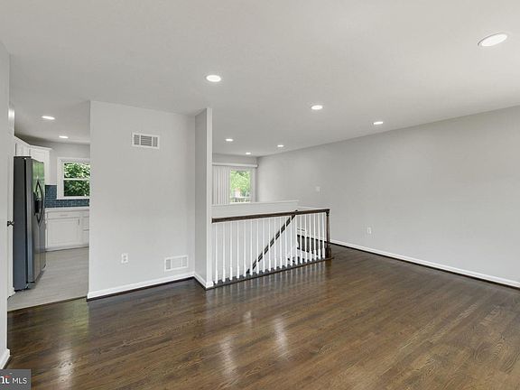 5th image of 14734 Darbydale Ave