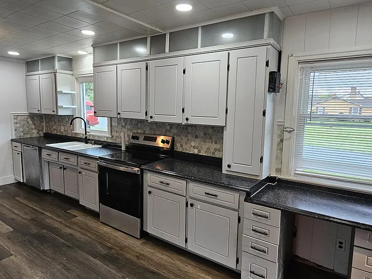602 E Market St — Photo 7