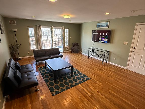 2nd image of 196 Randolph Ave Unit 1