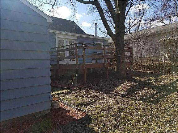 2nd image of 811 Hillside St