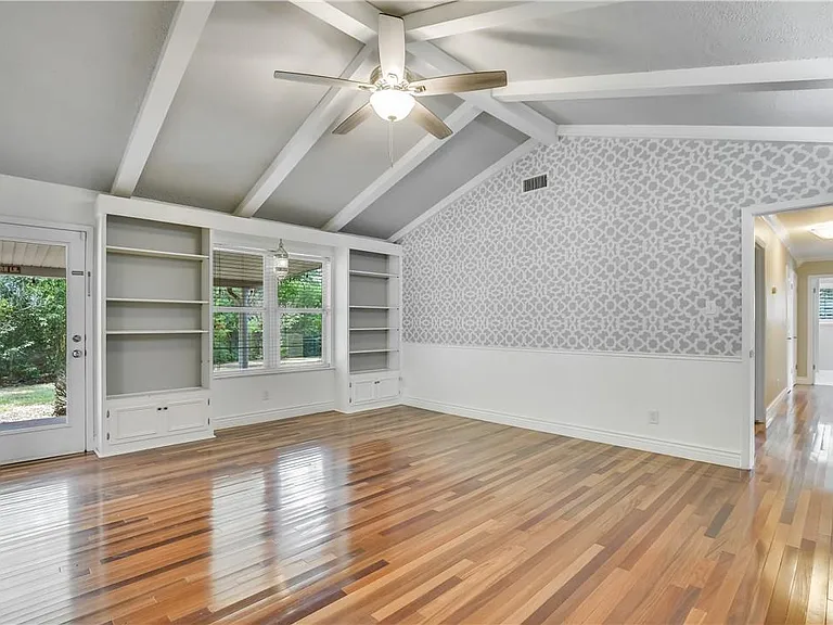 2501 Hancock Dr — Photo 11