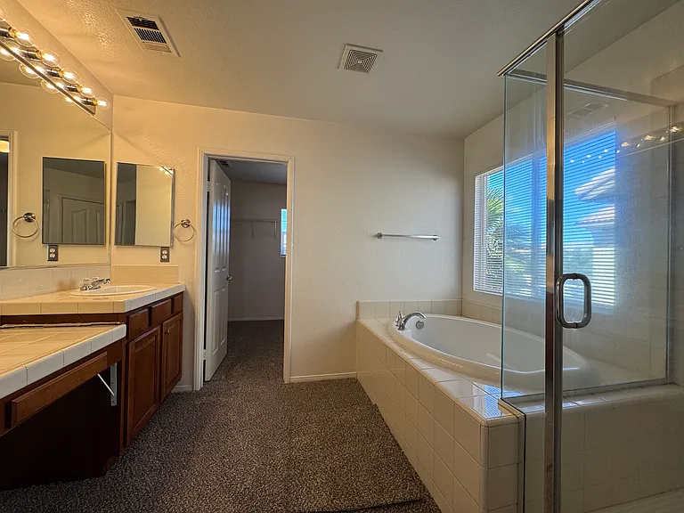 14042 Jockey Ln — Photo 17
