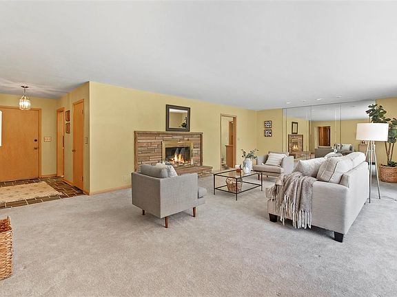 2nd image of 400 Laurel Dr