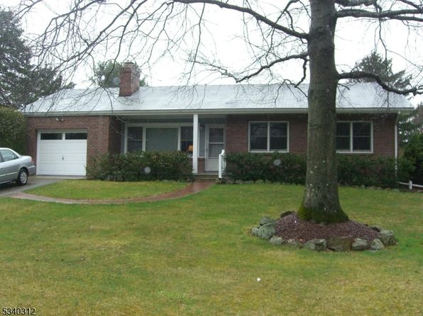 4 Deer Path, Clinton Twp., NJ 08833