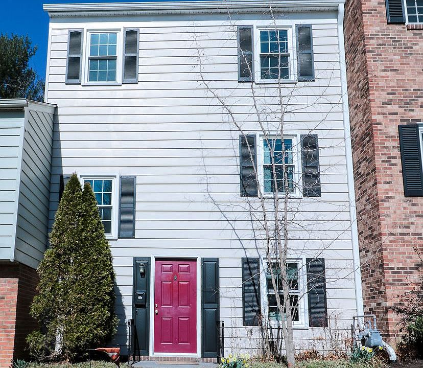 1st image of 107 Southampton Ct