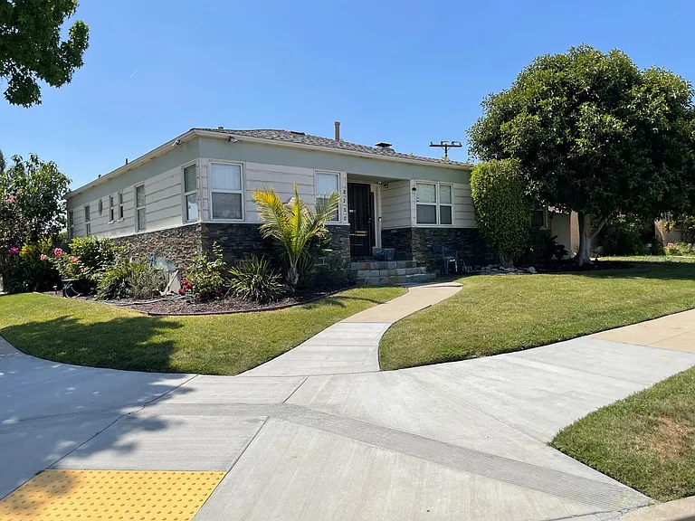 8200 Maitland Ave — Photo 4