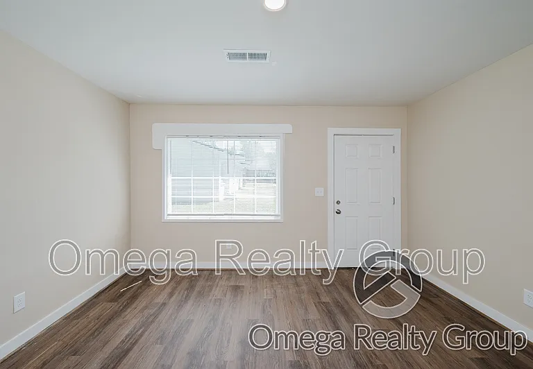 14 E Clay St — Photo 11