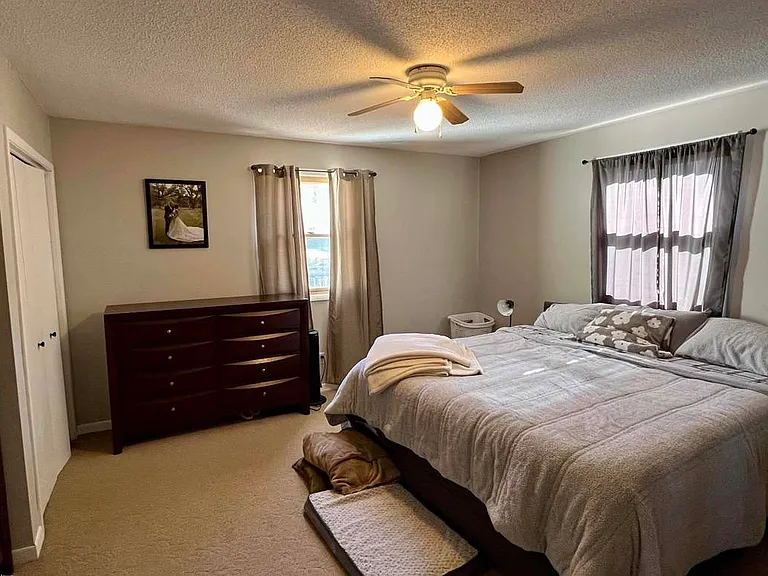 916 W Howard St — Photo 11