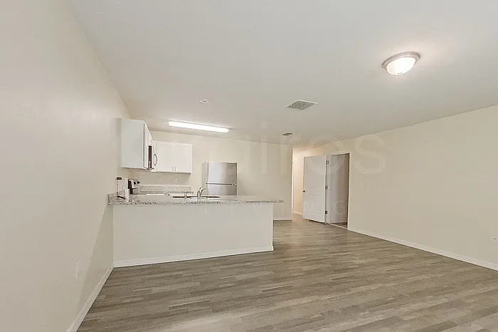 27008 Anthony Ave — Photo 5