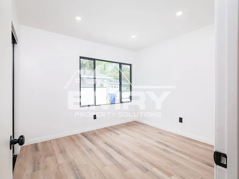 9135 Arrington Ave — Photo 8